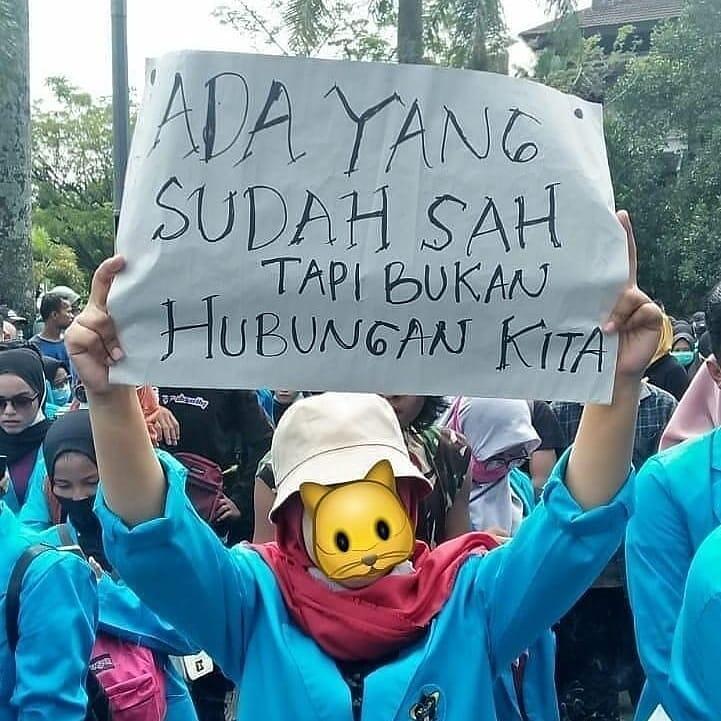 Kumpulan Poster Lucu Saat Demo Tolak RUU Omnibus Law