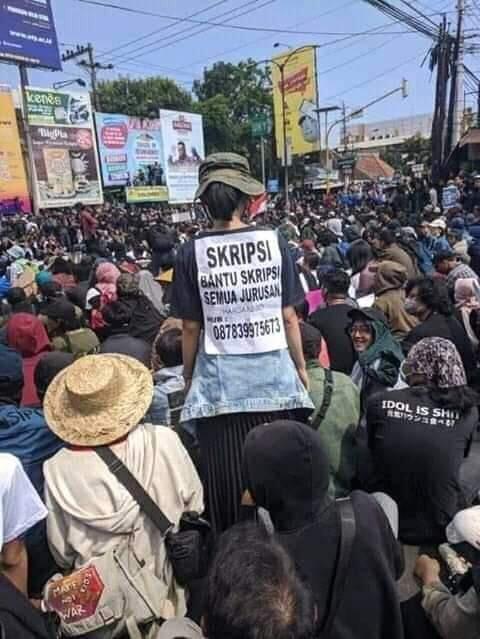Kumpulan Poster Lucu Saat Demo Tolak RUU Omnibus Law