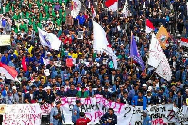 Tak Peduli Corona Demi Tolak Omnibus Law