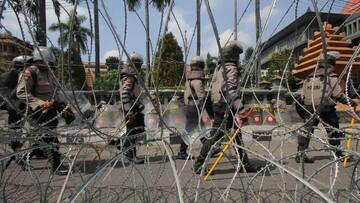 Polisi Tangkap 16 Relawan Medis Demo Omnibus Law di Surabaya