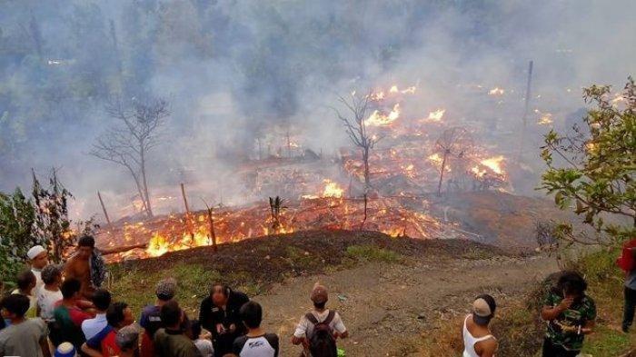 Korsleting Listrik Rumah Satu Kampung Kebakaran