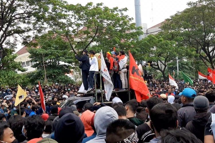 Beda Cara Ridwan Kamil dan Ganjar Pranowo Saat Menyikapi Aksi Demo UU Ciptaker