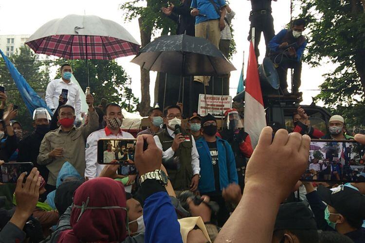 Beda Cara Ridwan Kamil dan Ganjar Pranowo Saat Menyikapi Aksi Demo UU Ciptaker