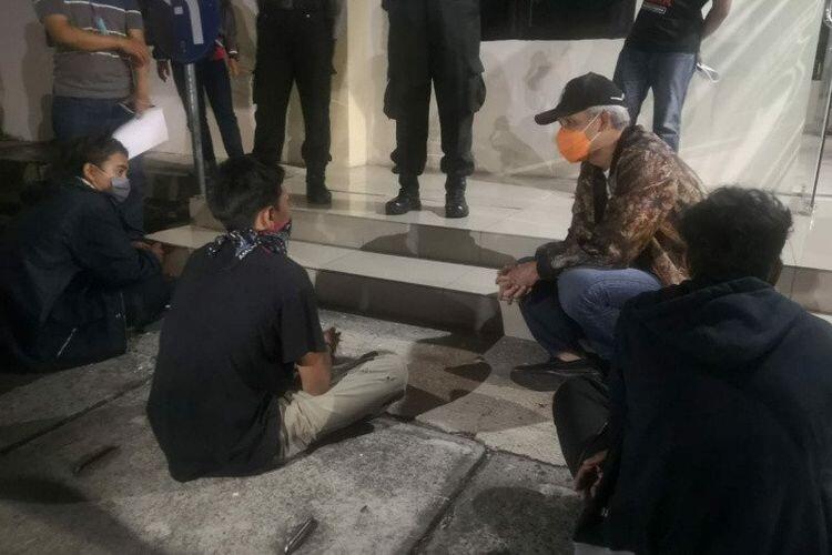 Beda Cara Ridwan Kamil dan Ganjar Pranowo Saat Menyikapi Aksi Demo UU Ciptaker