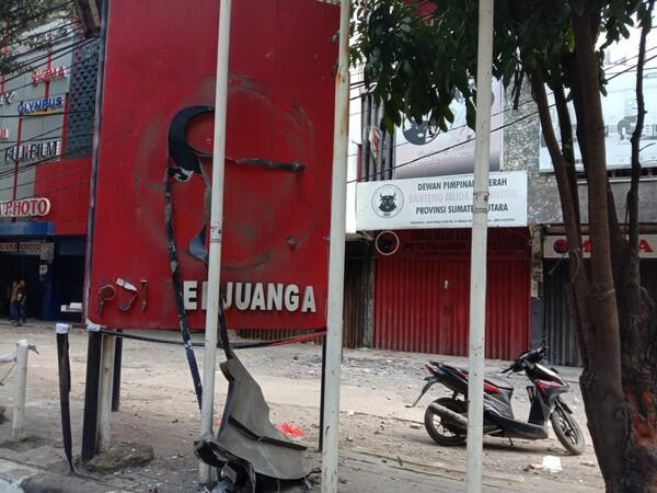 Djarot Kutuk Perusakan Plang PDIP di Medan: Melanggar Hukum!