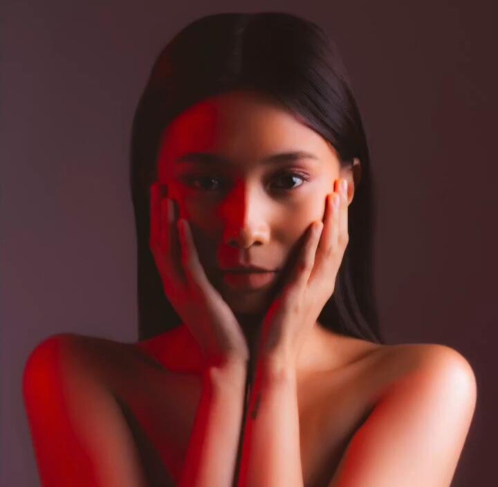 Wanna Take This Downtown? : Mini Album Yang Dicipta Dari Masa Suram Niki Zefanya