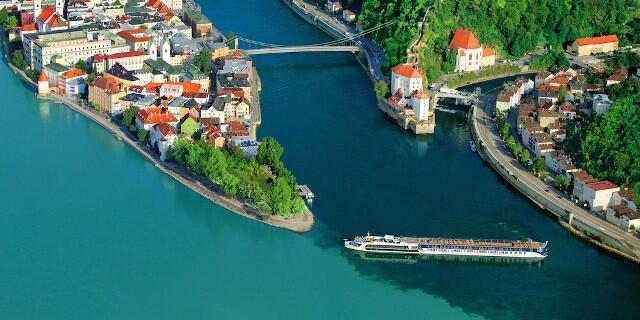 10 PULAU BUATAN MANUSIA YANG MENAKJUBKAN. Nggak Kalah Keren Dengan yang Alami!