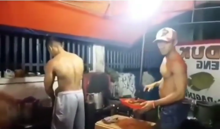 Viral Penjual Pecel Lele Atletis Telanjang Dada, Netijen : Awas Keringatnya Netes!