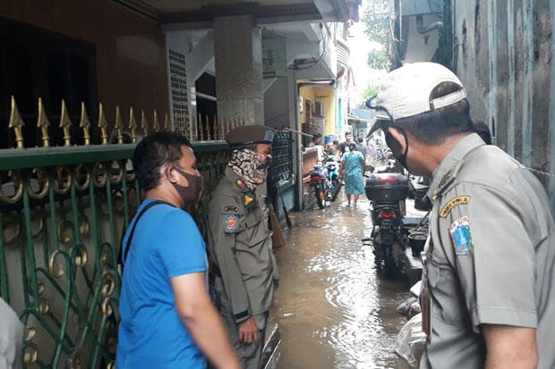 Diguyur Hujan Lebat, Sejumlah Wilayah Jaktim Tergenang 10-30 Cm