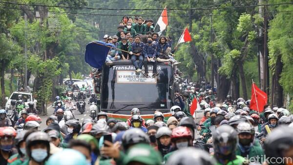 Anies: Demo Omnibus Law Potensi Picu Lonjakan Kasus COVID Seminggu ke Depan