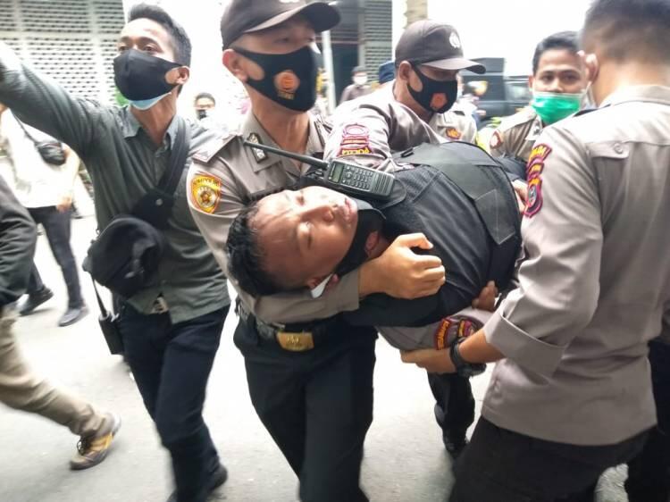 Ombudsman Jakarta Minta Polisi Hadapi Pendemo dengan Cara Persuasif