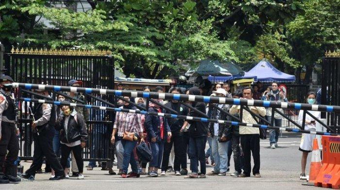 PERIKSA Ponsel Penyusup DemoTolak UU CiptaKerja, Pangdam Jaya Syok Isinya, Terkuak ..