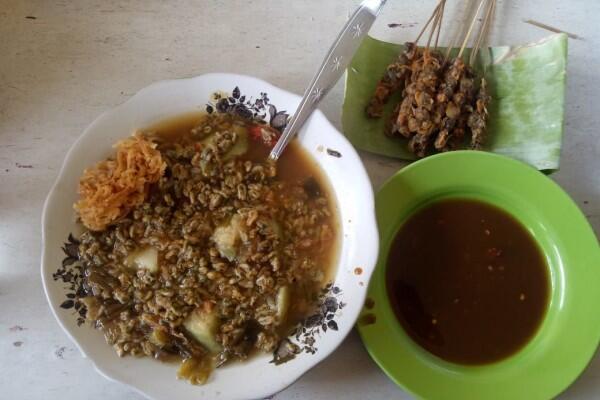 &#91;Coc Reg. Sidoarjo&#93; Lontong Kupang Pak Misari, Lezat Berkat Jurus Tapak Tangan