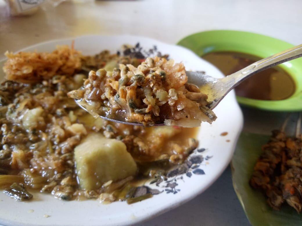 &#91;Coc Reg. Sidoarjo&#93; Lontong Kupang Pak Misari, Lezat Berkat Jurus Tapak Tangan