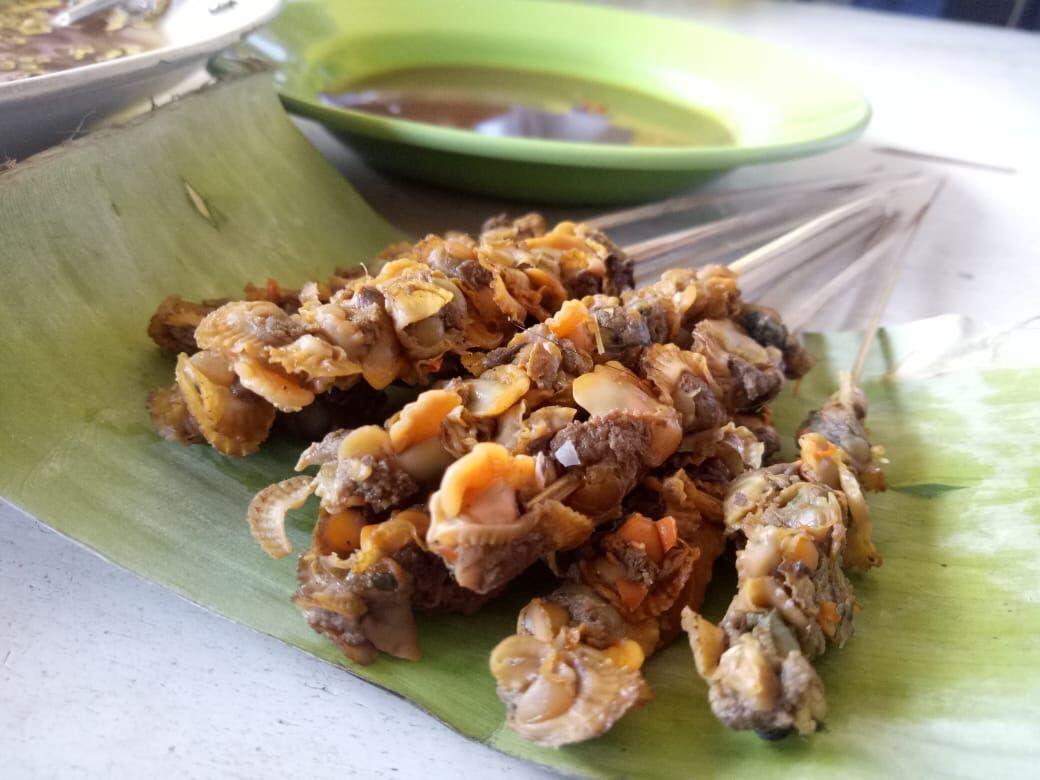 &#91;Coc Reg. Sidoarjo&#93; Lontong Kupang Pak Misari, Lezat Berkat Jurus Tapak Tangan