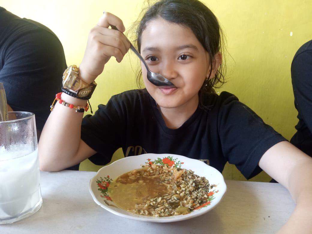 &#91;Coc Reg. Sidoarjo&#93; Lontong Kupang Pak Misari, Lezat Berkat Jurus Tapak Tangan