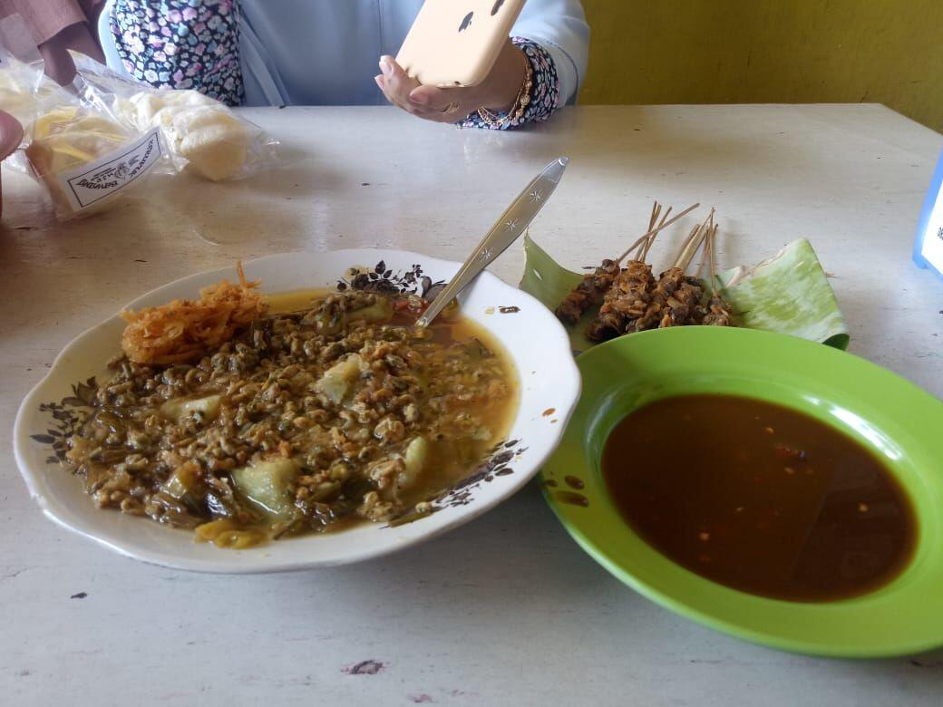 &#91;Coc Reg. Sidoarjo&#93; Lontong Kupang Pak Misari, Lezat Berkat Jurus Tapak Tangan
