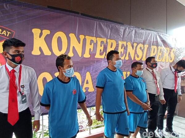 Demonstran Sekap-Aniaya Polisi Saat Demo Omnibus Law Ricuh di Bandung