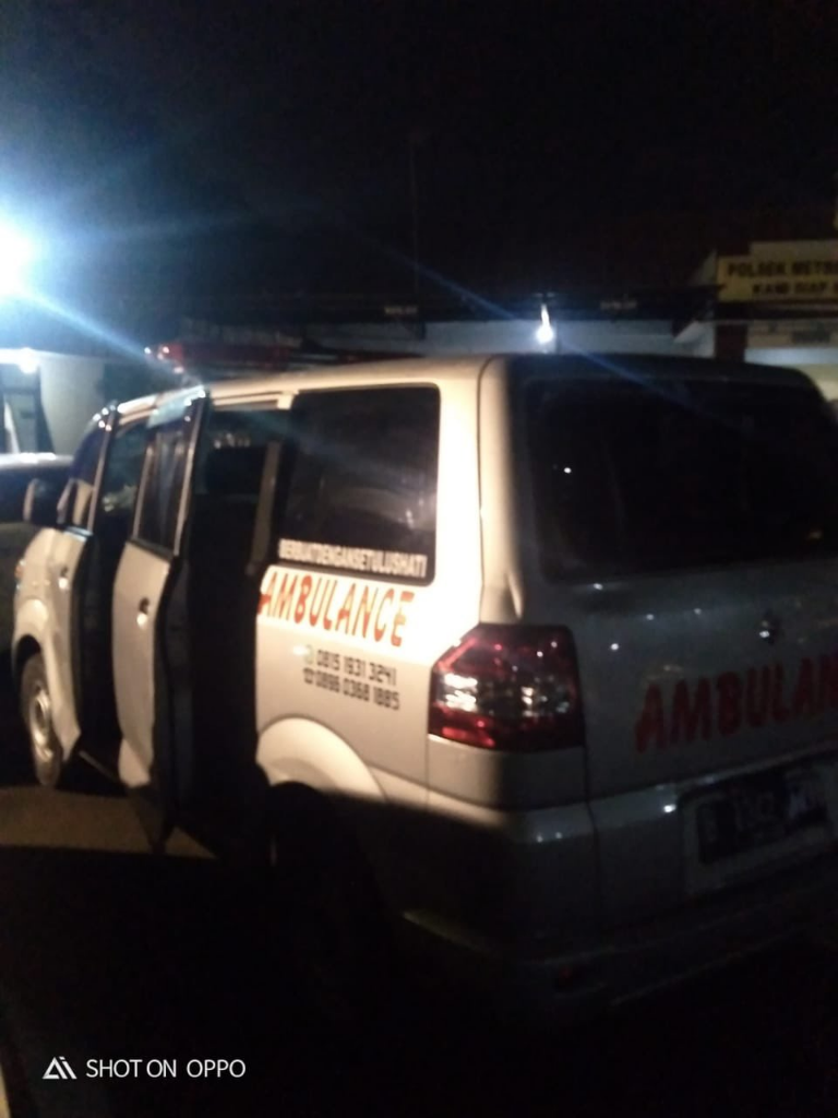 Viral Ambulans Diserang Polisi! Ditembaki Gas Air Mata hingga Jalan Mundur