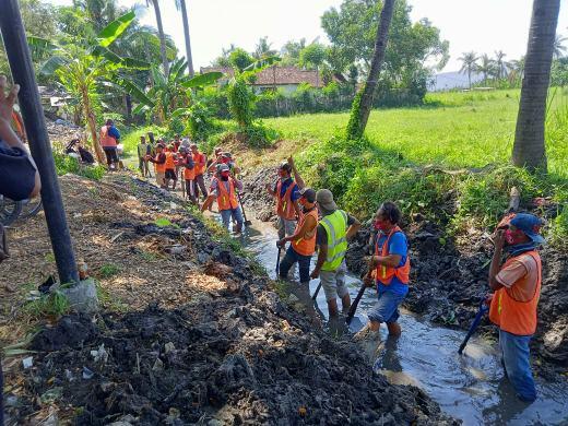 Hajjah Khoirani, Cawabup Situbondo Yang Sangat Peduli Pada Sesama