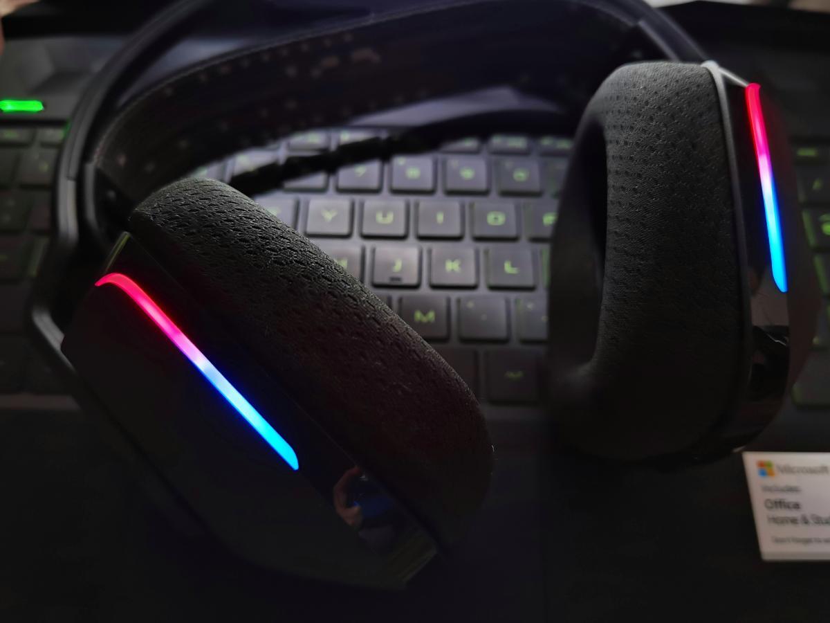 Review Logitech G733 Lightspeed