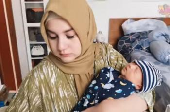 Ajak Main Baby Air, Anjing-anjing di Rumah Ibu Irish Bella Jadi Omongan

