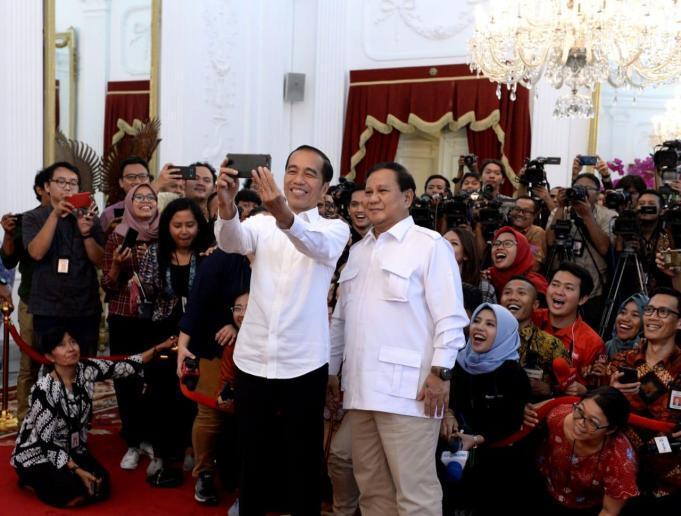 Pengamat Sebut Jokowi Sulit Dilengserkan.