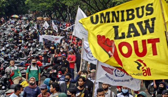 Nah Kan! Orang Istana Ngaku Pembuatan UU Cipta Kerja Terlalu Terburu-Buru!