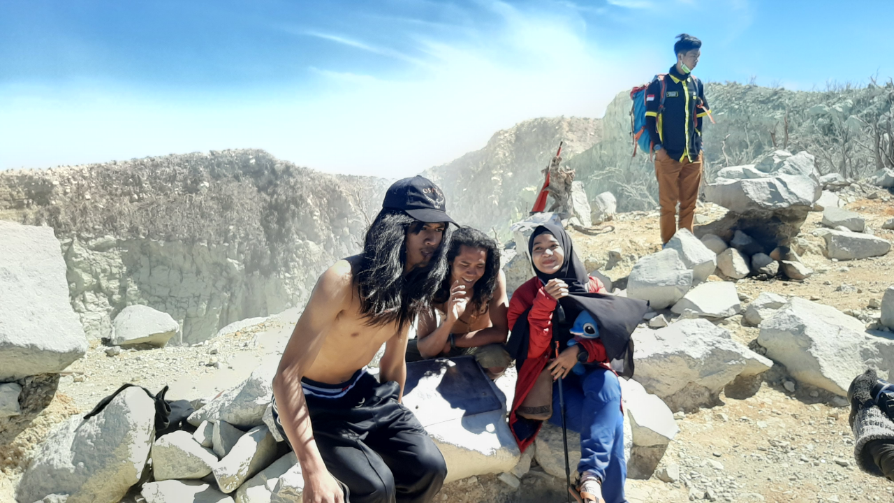 Cerah Nya Sindoro 3153 Mdpl π