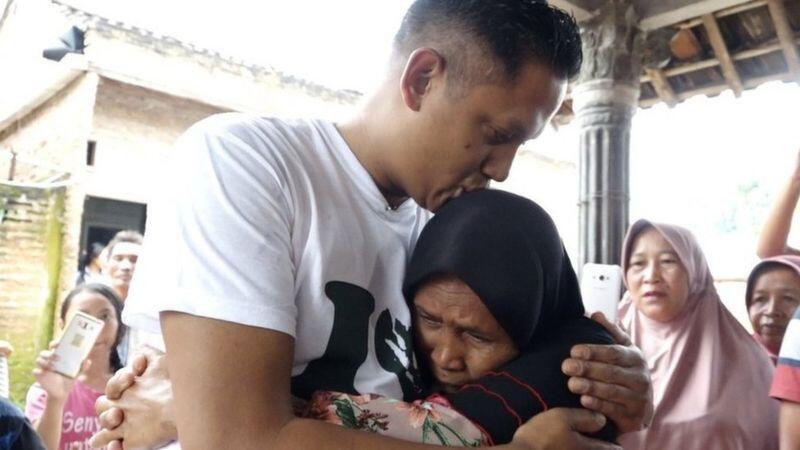 Setelah 40 tahun terpisah, anak Indonesia yang diadopsi warga Belanda bertemu ibu ..