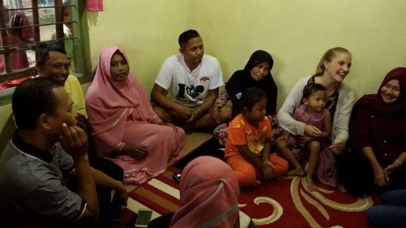 Setelah 40 tahun terpisah, anak Indonesia yang diadopsi warga Belanda bertemu ibu ..