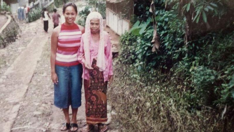 Setelah 40 tahun terpisah, anak Indonesia yang diadopsi warga Belanda bertemu ibu ..