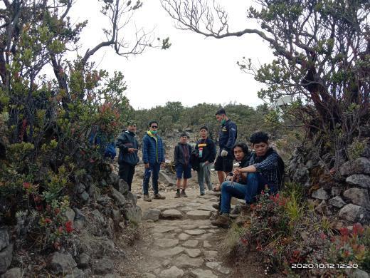 Mendengar Suara Gamelan Dan Suara Kaki Berlari Di Tengah Malam Gunung Lawu