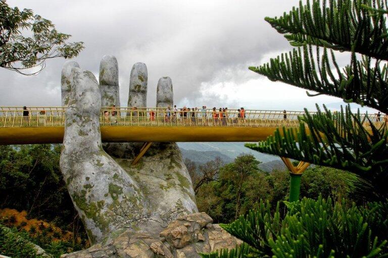 Jembatan Emas Ajaib Vietnam di Da Nang, Vietnam