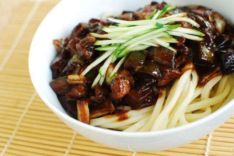 Penggemar Drakor? Kamu Wajib Cobain Makanan Ini!