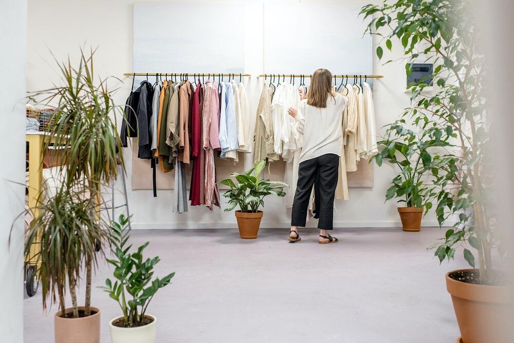 Sepatu hypebeast dan thrifting termasuk konsinyasi?