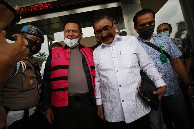 Jamuan Makan Siang, Para Jenderal Tersangka Red Notice Djoko Tjandra.