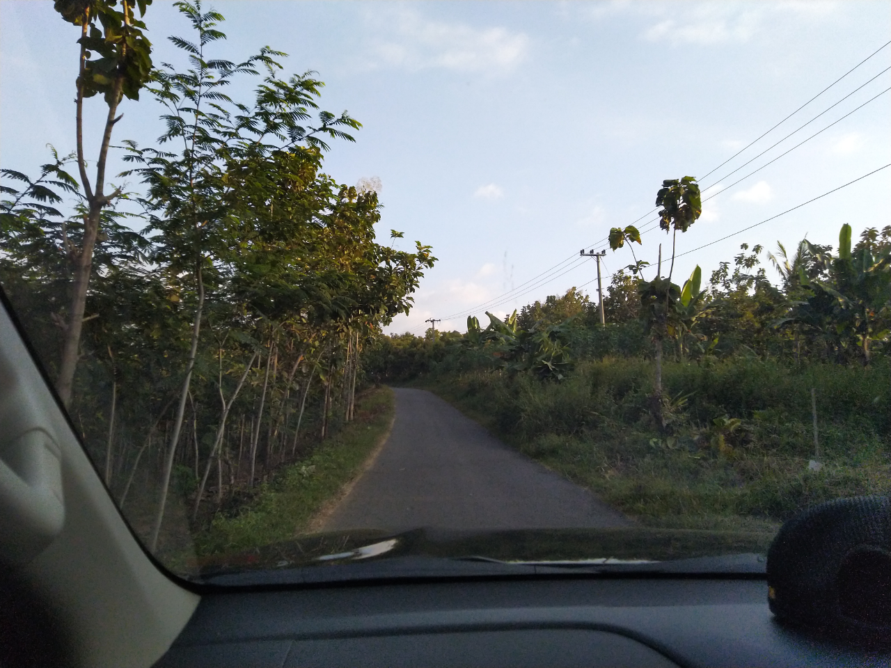 Kisah Pocong Yang Suka Ikut Numpang Di Jok Belakang Motor Saat Melintasi Hutan Jati