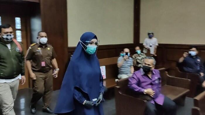  Kembali Jalani Sidang, Pinangki Berbusana Muslim Syar'i 