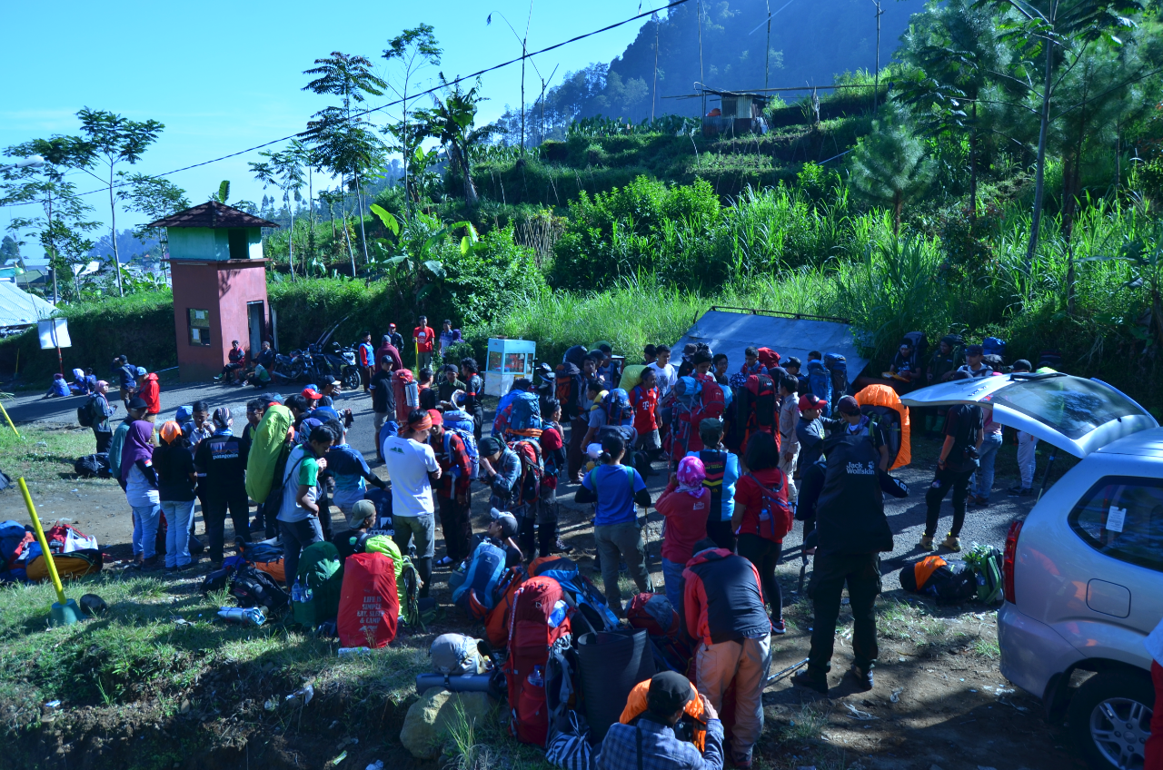 Misteri Pendakian Slamet Via Guci, Benarkah Sosok Ghaib Ini Suka Minta Gendong?
