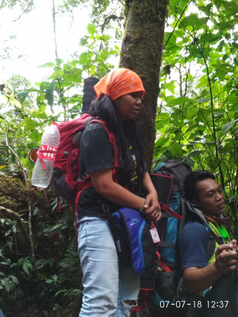 Misteri Pendakian Slamet Via Guci, Benarkah Sosok Ghaib Ini Suka Minta Gendong?