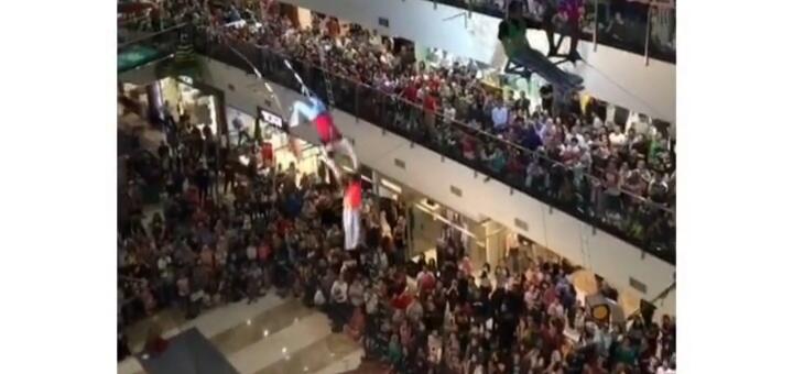 Video 30detik Bikin Tegang 1jam, Atraksi Trapeze Ini Membuat Riuh Pengunjung Mall! 