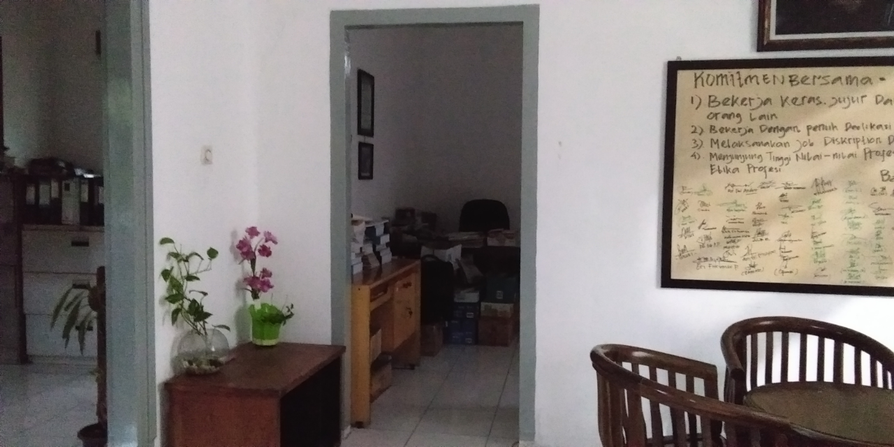 Serem ! Tiap Tengah Malam, Selalu Terdengar Gemericik Air Dari Toilet Kantor.