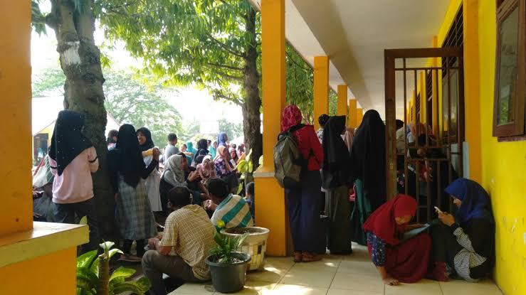 Di Lihatin Mbak Kunti Ketika Membersihkan Rumah Kosong