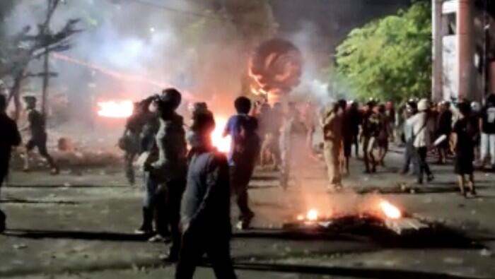 Demo di Makassar Ricuh, Kantor NasDem Dirusak-Kampus UNM Diserang