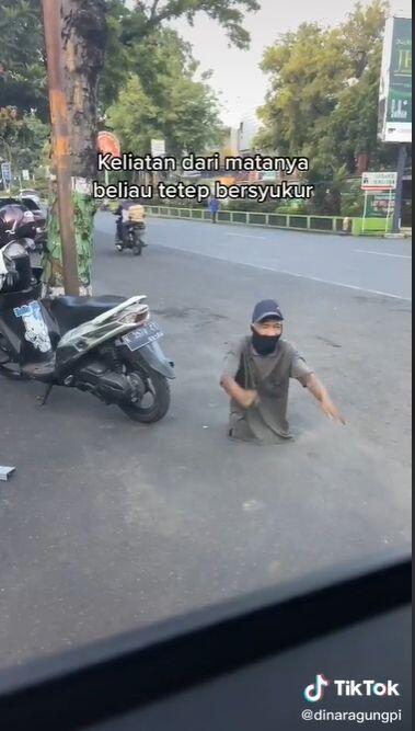 Viral Perjuangan Juru Parkir Berkebutuhan Khusus, Publik Terenyuh