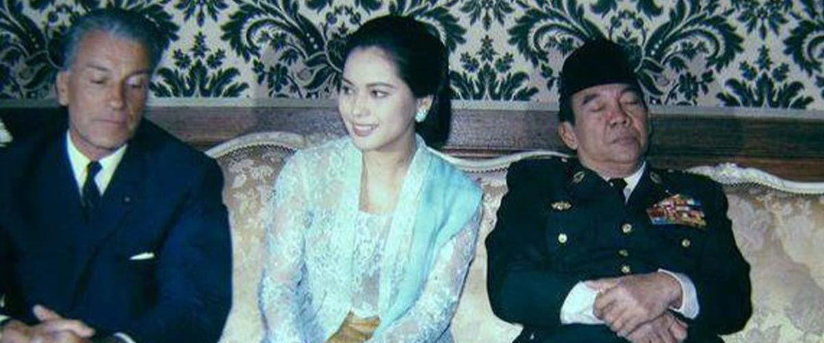 Kisah para pengawal dan ajudan Presiden Sukarno yang harus menghadapi situasi .......