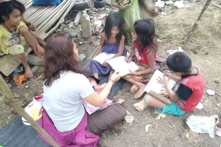 KISAH YOHANA MARPAUNG
MASUK HUTAN DEMI PENDIDIKAN ANAK RIMBA