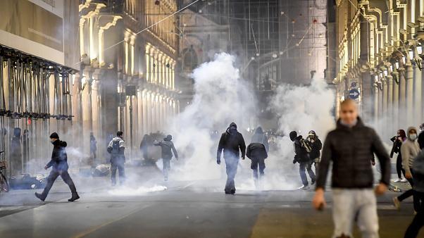 Demo Rusuh Di Italia, Dari Anti Masker Hingga Pembatasan Jam Malam
