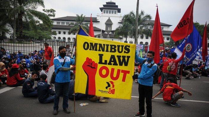 Tuduhan "Dalang" & Cara Pemerintah Bungkam Kritik untuk UU Ciptaker